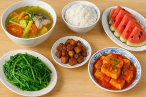 Gợi ý mâm cơm ngày hè mát lành, đủ món chỉ dưới 200 nghìn cho cả nhà 4 người