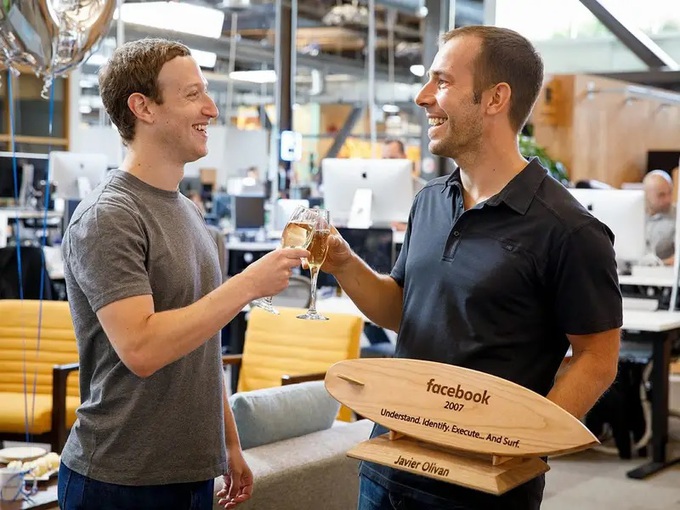 Cánh tay phải mới của Mark Zuckerberg ít dùng Facebook, Instagram