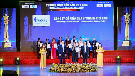 VITADAIRY VỮNG VÀNG VỊ THẾ THƯƠNG HIỆU DẪN ĐẦU VIỆT NAM VỚI SẢN PHẨM COLOSBABY – SỐ 1 SẢN PHẨM CHỨA SỮA NON TỪ MỸ